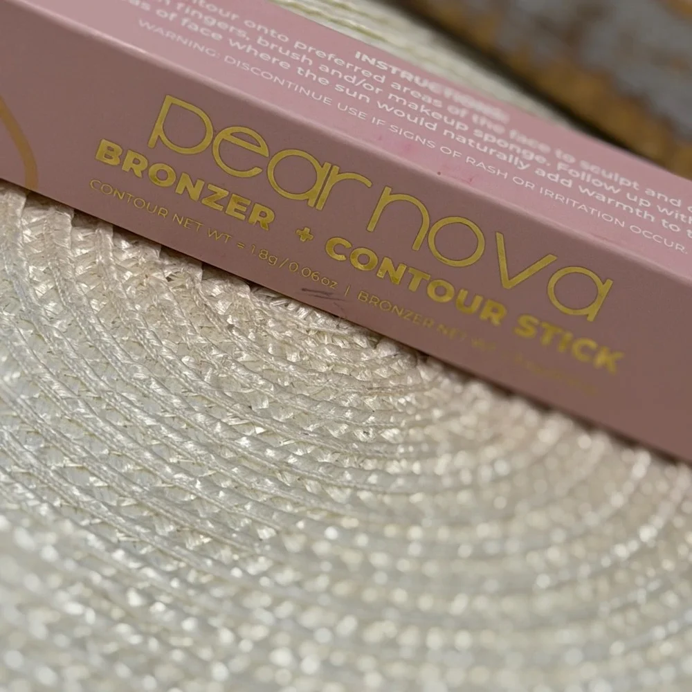 Pear Nova Bronzer and Contour Stick Light Shade 1.8g 0.06oz New in Box